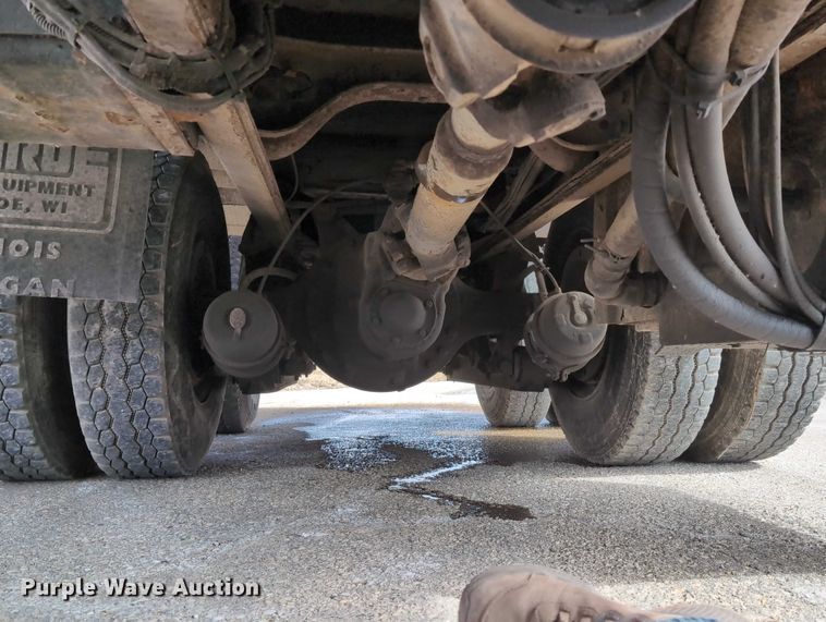 image for item EG2749 2002 International F2674 dump truck