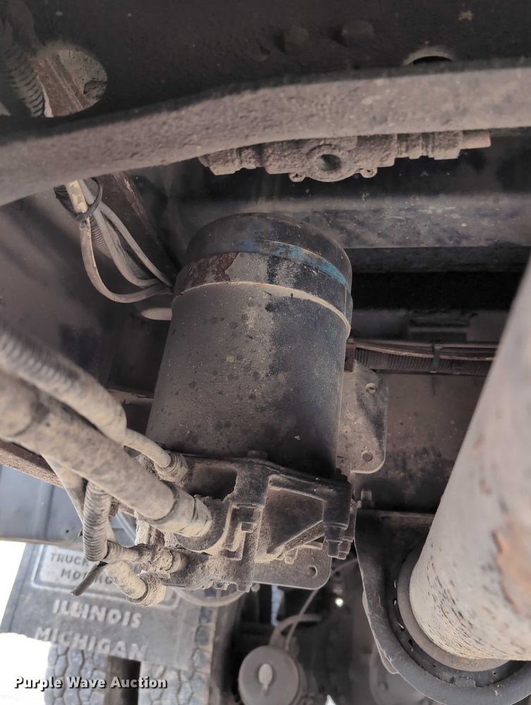 image for item EG2749 2002 International F2674 dump truck