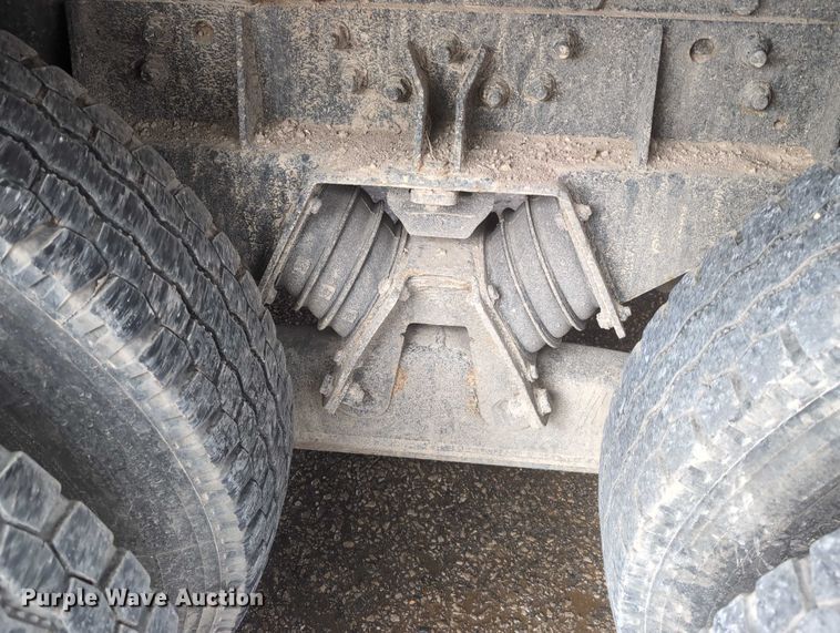 image for item EG2749 2002 International F2674 dump truck