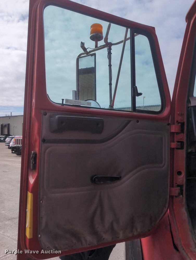 image for item EG2749 2002 International F2674 dump truck