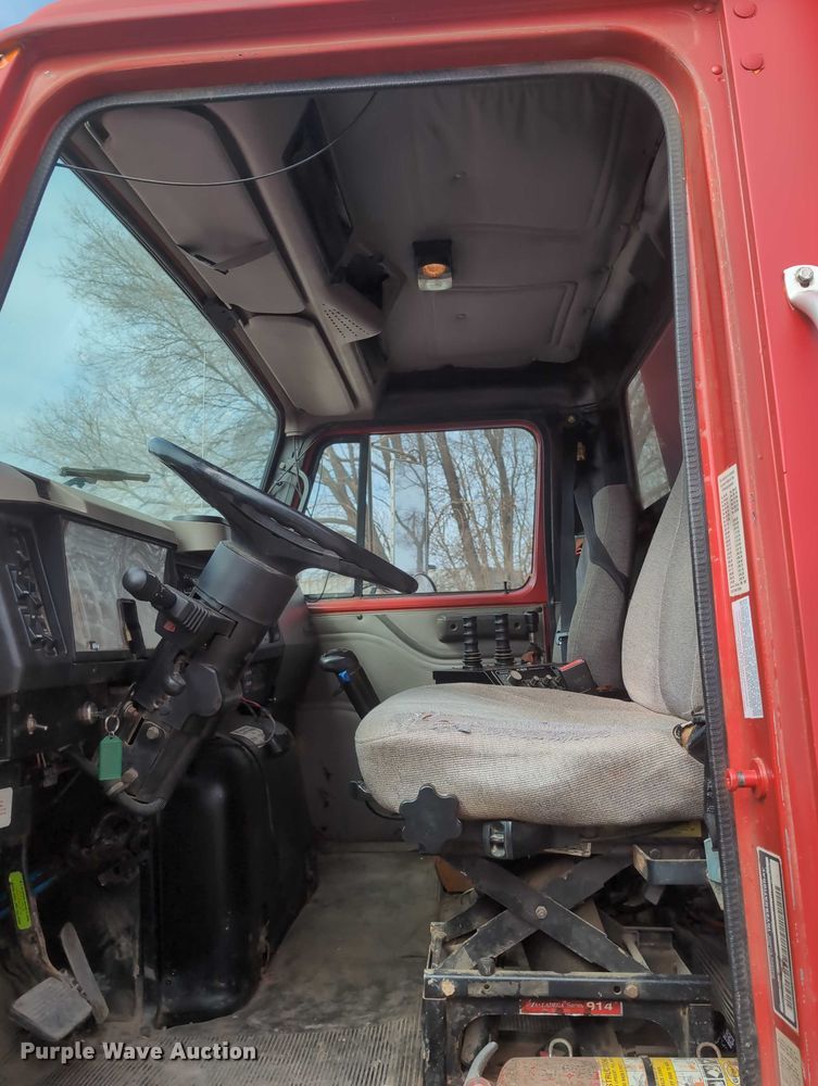 image for item EG2749 2002 International F2674 dump truck