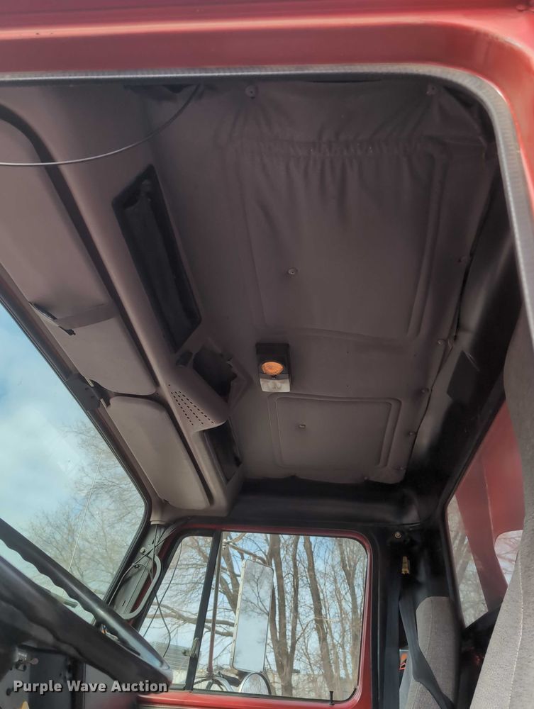 image for item EG2749 2002 International F2674 dump truck