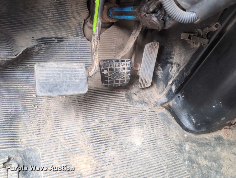 image for item EG2749 2002 International F2674 dump truck