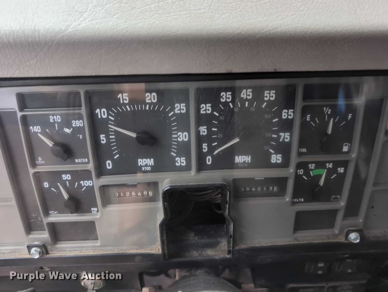 image for item EG2749 2002 International F2674 dump truck