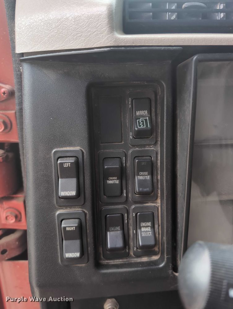 image for item EG2749 2002 International F2674 dump truck