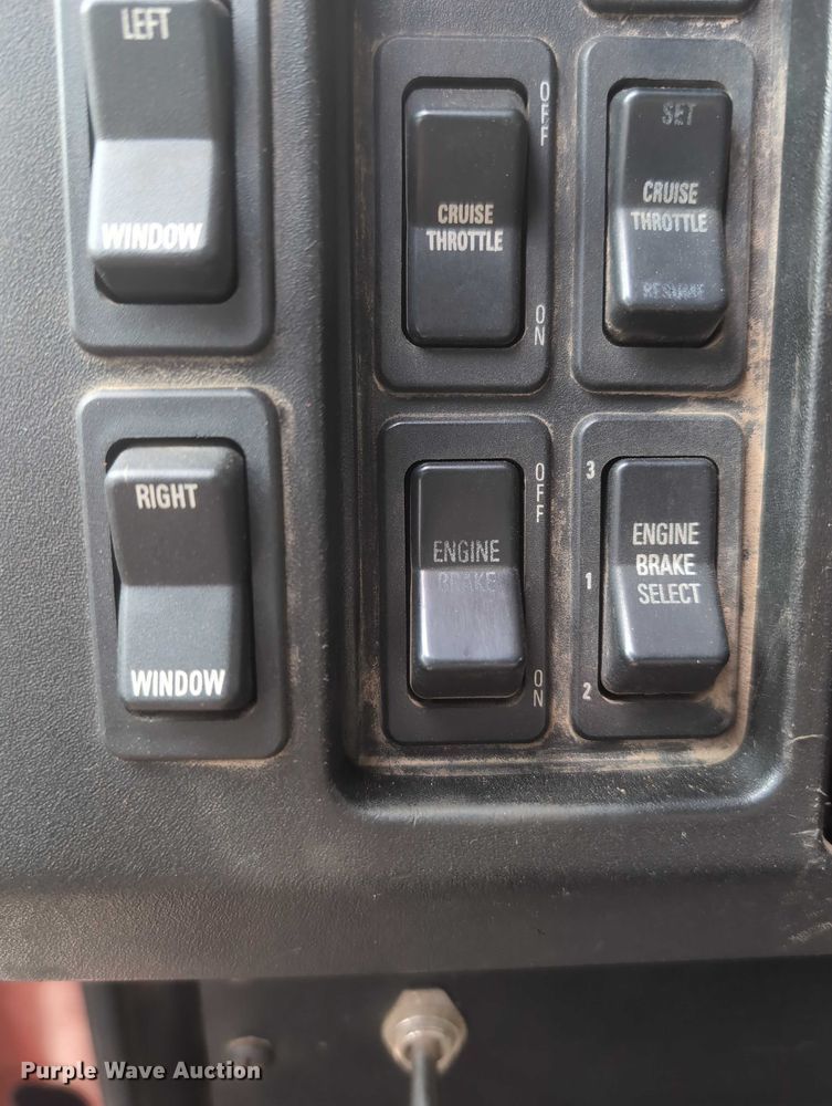 image for item EG2749 2002 International F2674 dump truck