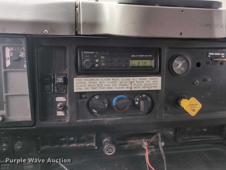 image for item EG2749 2002 International F2674 dump truck