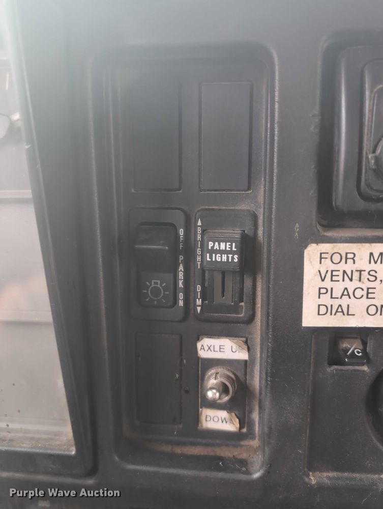 image for item EG2749 2002 International F2674 dump truck