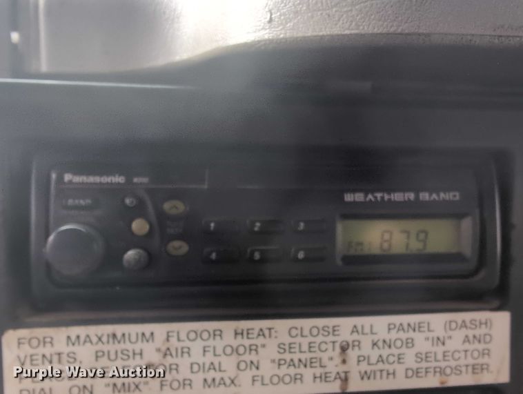 image for item EG2749 2002 International F2674 dump truck