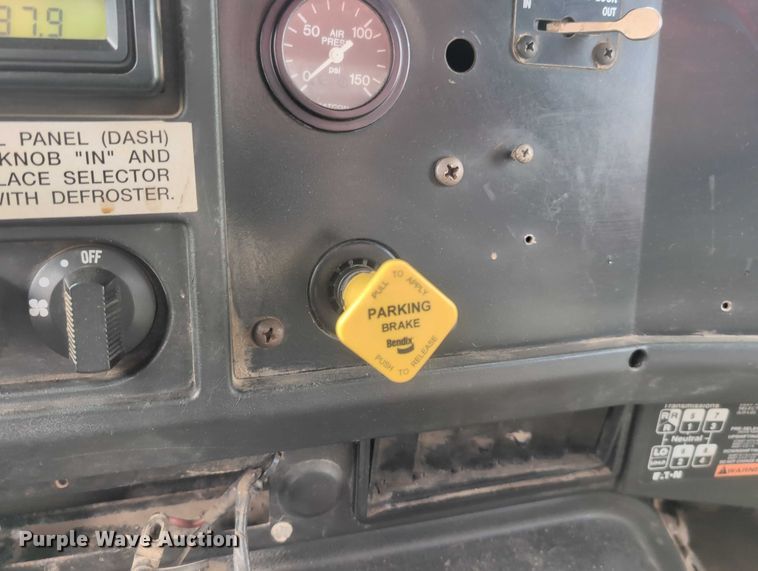 image for item EG2749 2002 International F2674 dump truck