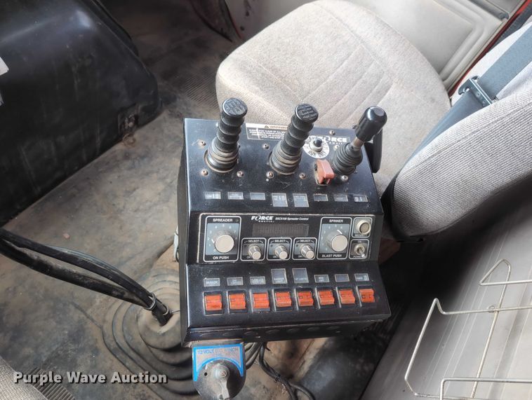 image for item EG2749 2002 International F2674 dump truck