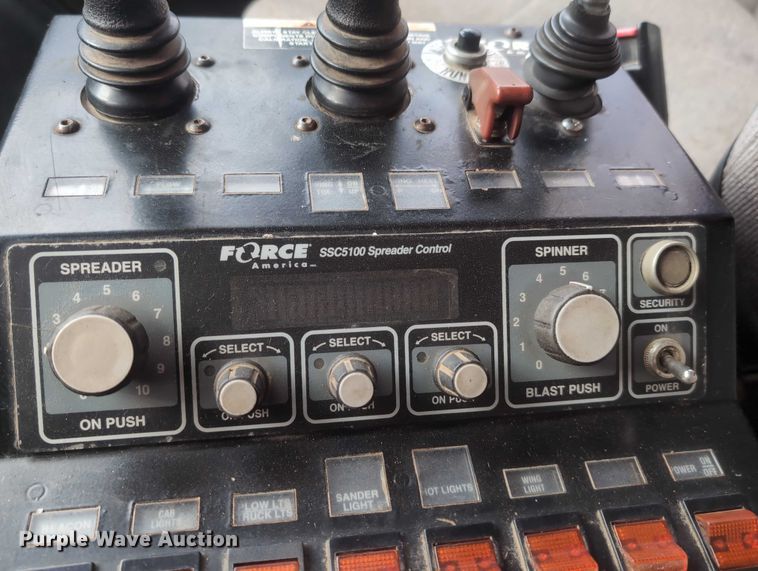 image for item EG2749 2002 International F2674 dump truck