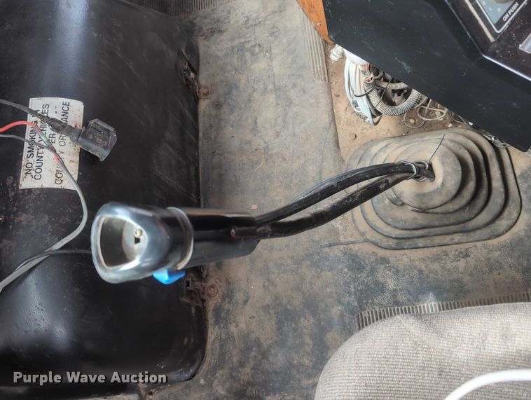 image for item EG2749 2002 International F2674 dump truck