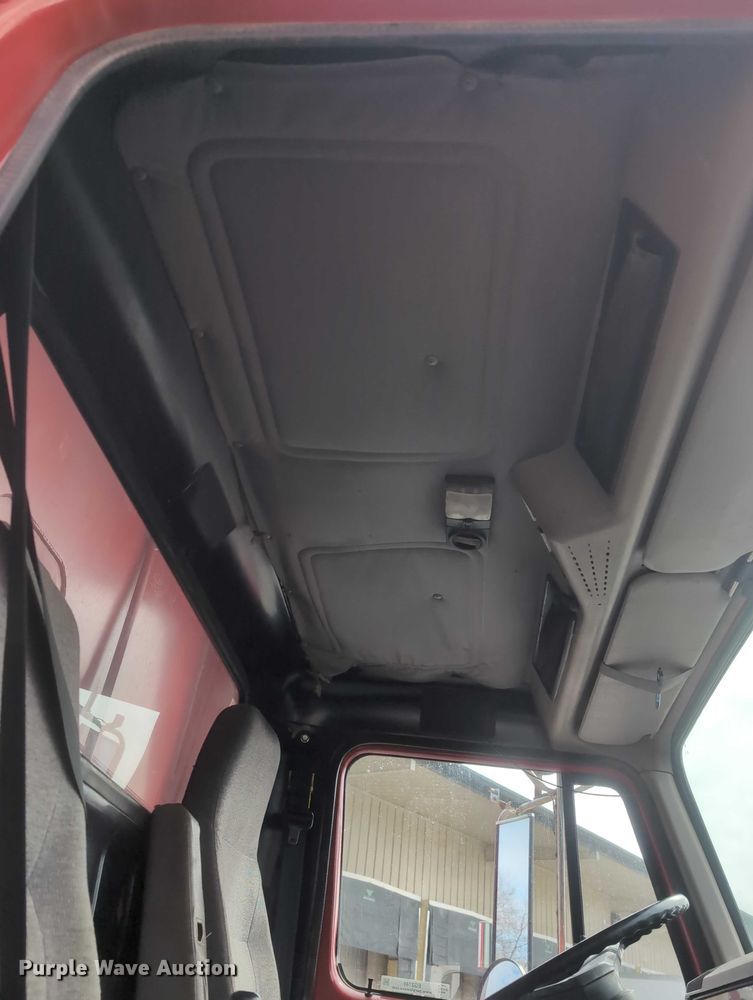 image for item EG2749 2002 International F2674 dump truck