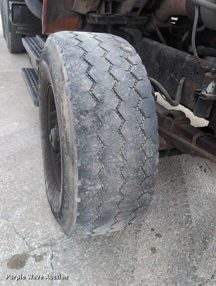 image for item EG2749 2002 International F2674 dump truck