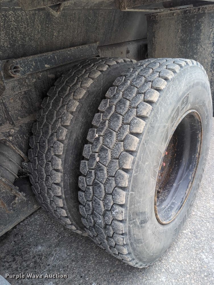 image for item EG2749 2002 International F2674 dump truck