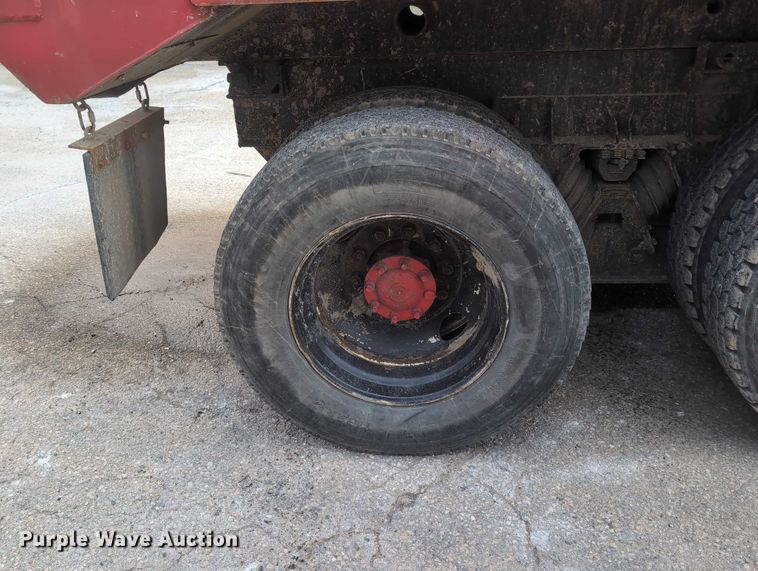 image for item EG2749 2002 International F2674 dump truck