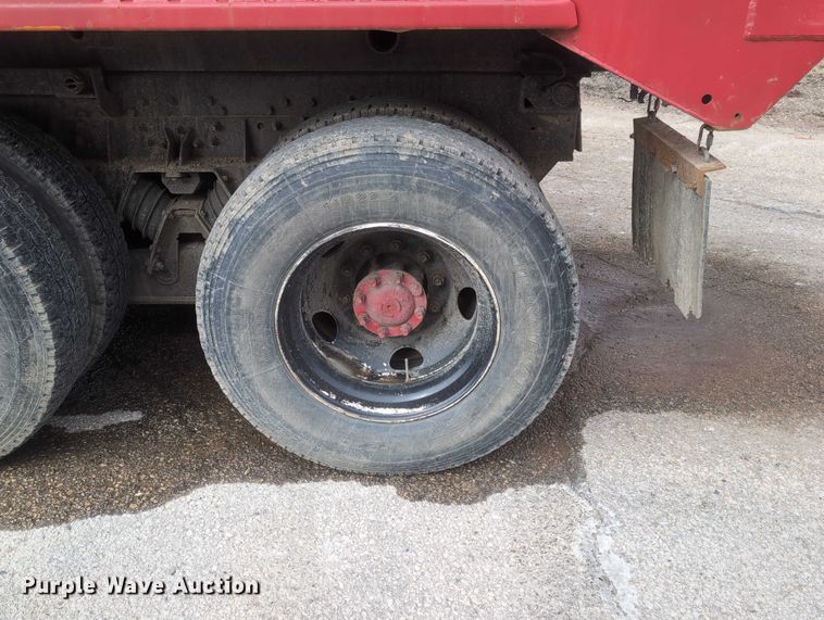 image for item EG2749 2002 International F2674 dump truck