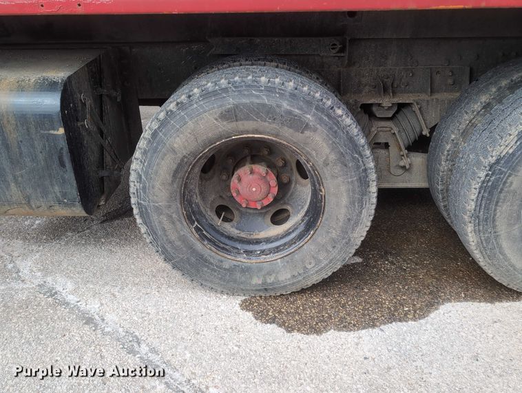 image for item EG2749 2002 International F2674 dump truck