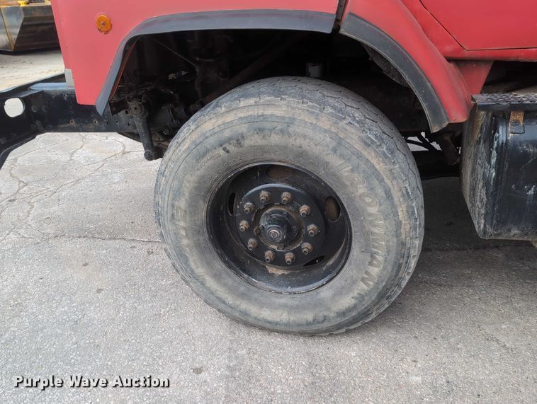 image for item EG2749 2002 International F2674 dump truck