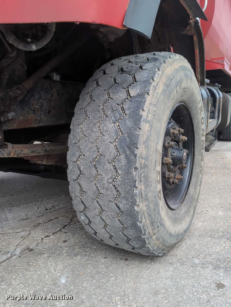 image for item EG2749 2002 International F2674 dump truck