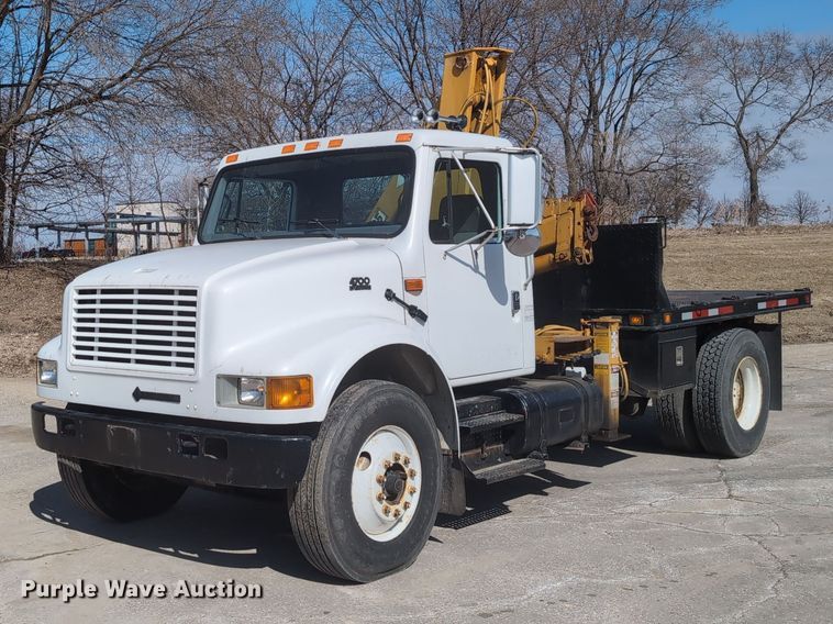 image for item EG2750 2000 International 4700 flatbed truck