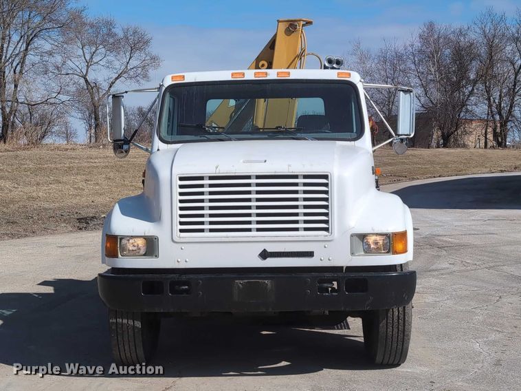 image for item EG2750 2000 International 4700 flatbed truck