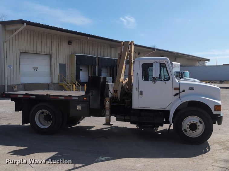 image for item EG2750 2000 International 4700 flatbed truck