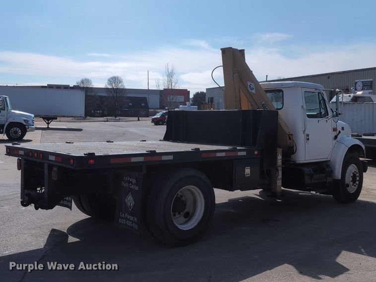 image for item EG2750 2000 International 4700 flatbed truck