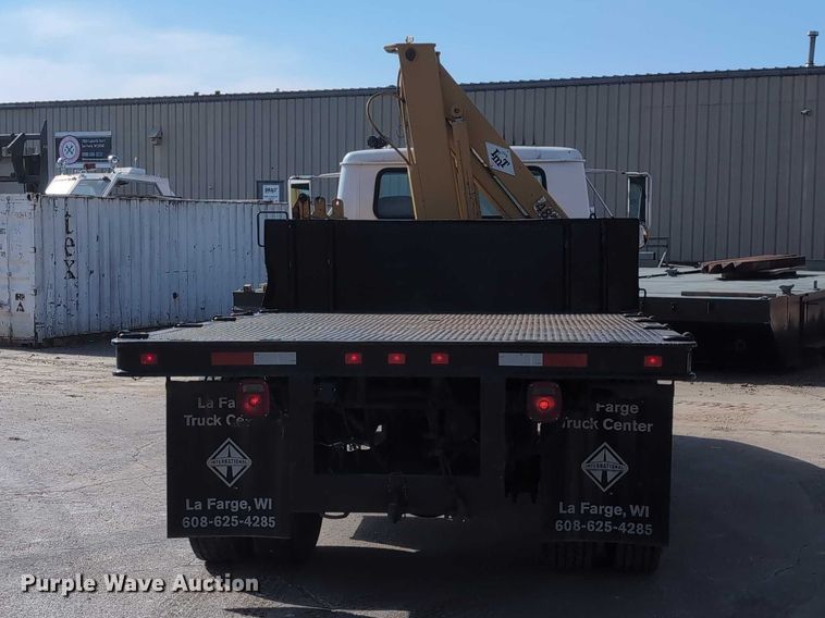 image for item EG2750 2000 International 4700 flatbed truck