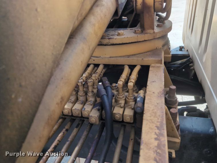 image for item EG2750 2000 International 4700 flatbed truck