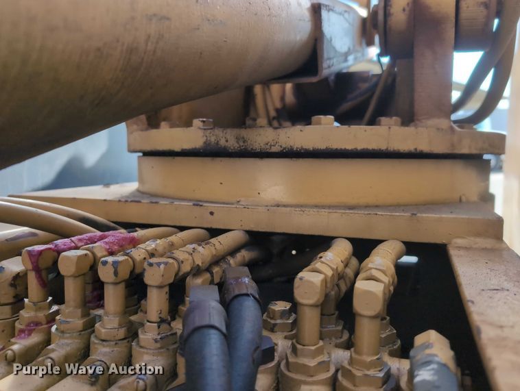 image for item EG2750 2000 International 4700 flatbed truck