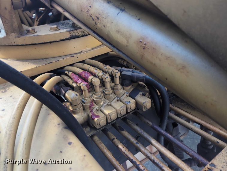 image for item EG2750 2000 International 4700 flatbed truck