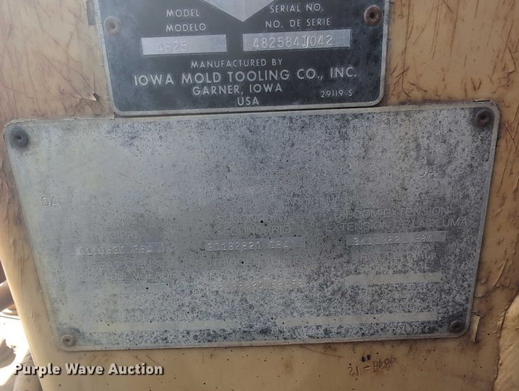 image for item EG2750 2000 International 4700 flatbed truck