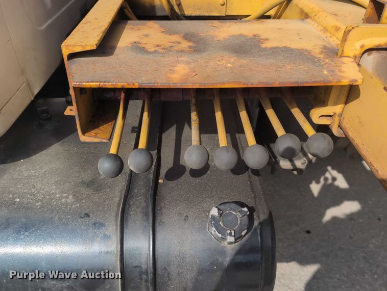 image for item EG2750 2000 International 4700 flatbed truck