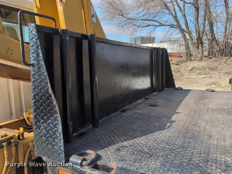 image for item EG2750 2000 International 4700 flatbed truck