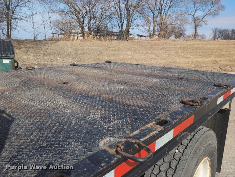 image for item EG2750 2000 International 4700 flatbed truck