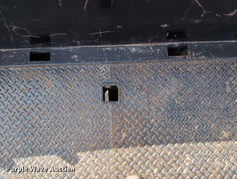 image for item EG2750 2000 International 4700 flatbed truck