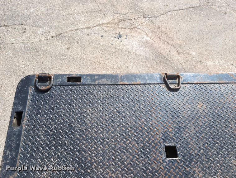 image for item EG2750 2000 International 4700 flatbed truck