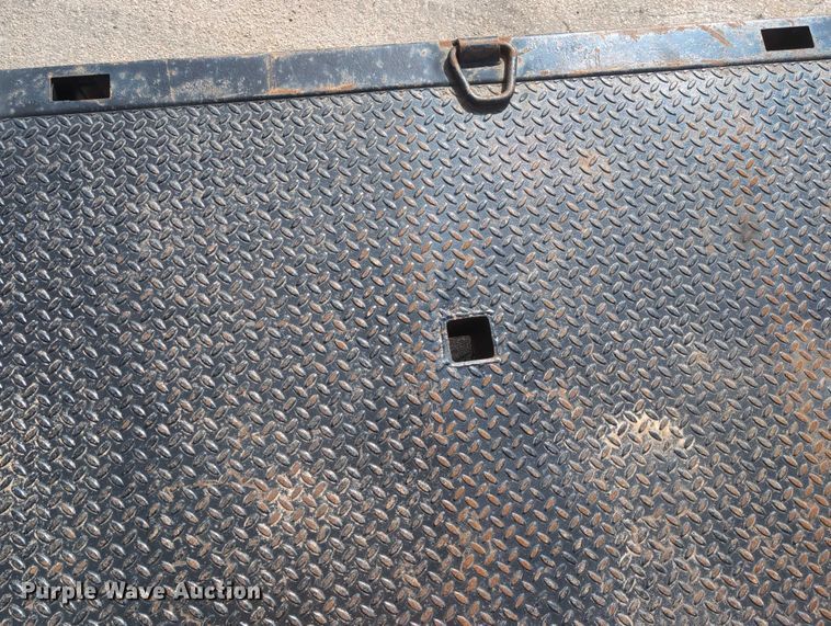 image for item EG2750 2000 International 4700 flatbed truck