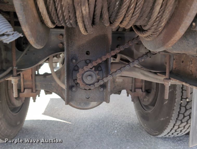 image for item EG2750 2000 International 4700 flatbed truck