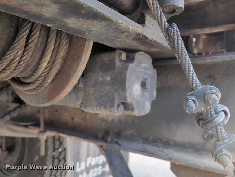 image for item EG2750 2000 International 4700 flatbed truck