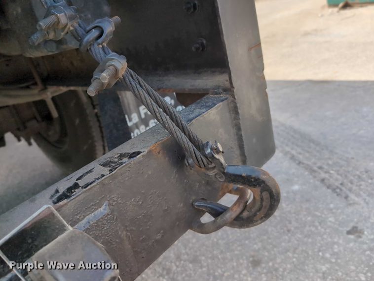 image for item EG2750 2000 International 4700 flatbed truck