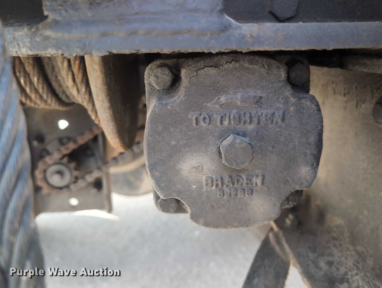 image for item EG2750 2000 International 4700 flatbed truck