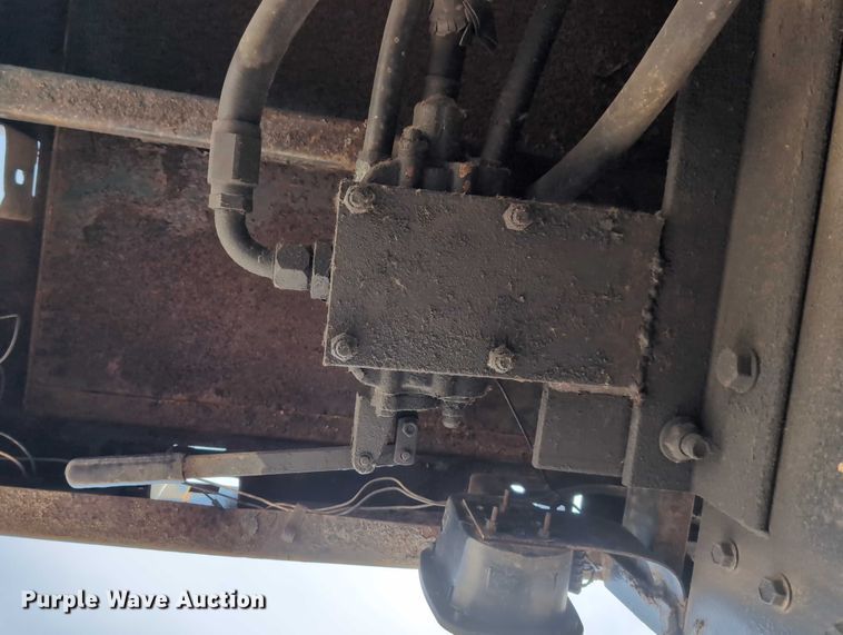 image for item EG2750 2000 International 4700 flatbed truck