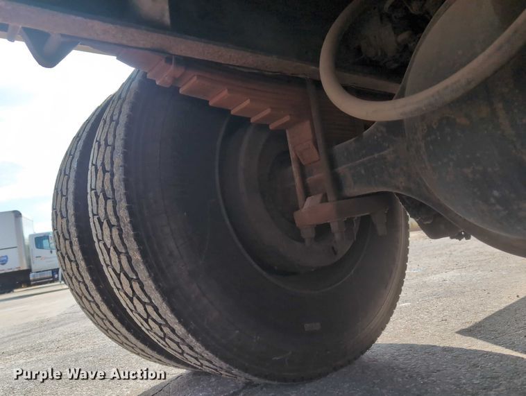 image for item EG2750 2000 International 4700 flatbed truck