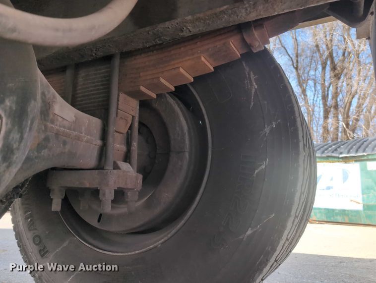 image for item EG2750 2000 International 4700 flatbed truck