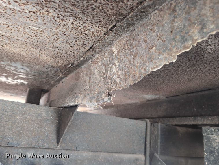 image for item EG2750 2000 International 4700 flatbed truck