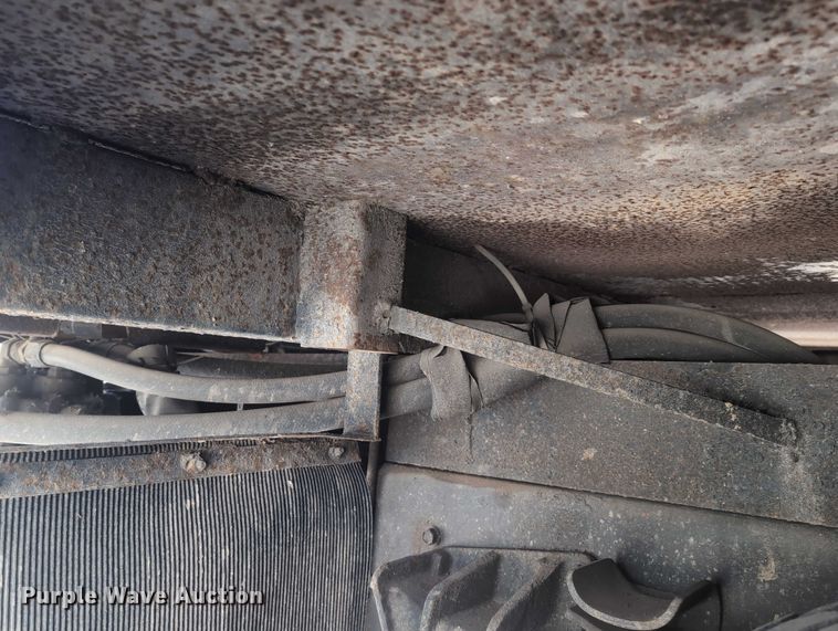 image for item EG2750 2000 International 4700 flatbed truck