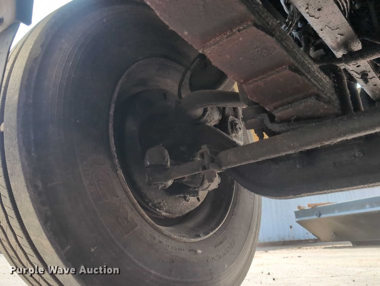 image for item EG2750 2000 International 4700 flatbed truck